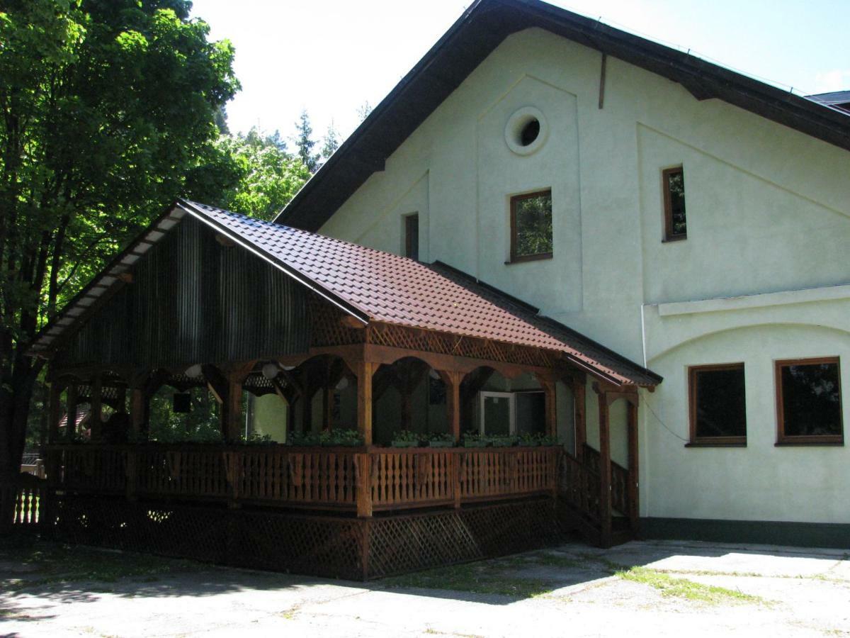 Penzion Borovica Стратена Экстерьер фото